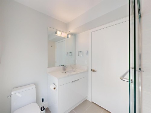 2731 Duke St, Vancouver, BC - Indoor Photo Showing Bathroom