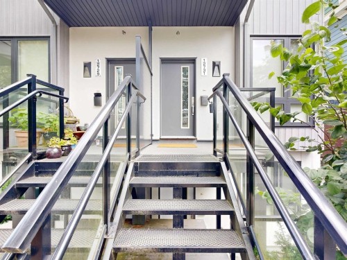 2731 Duke St, Vancouver, BC - Outdoor With Exterior