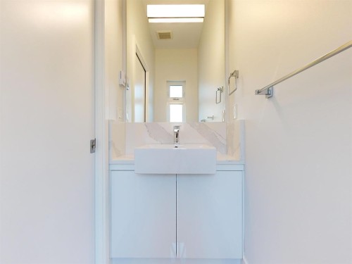 2731 Duke St, Vancouver, BC - Indoor Photo Showing Bathroom