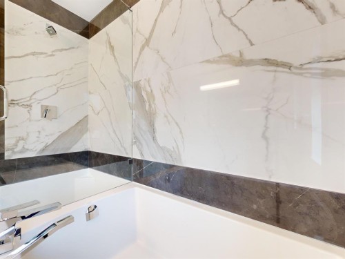 2731 Duke St, Vancouver, BC - Indoor Photo Showing Bathroom