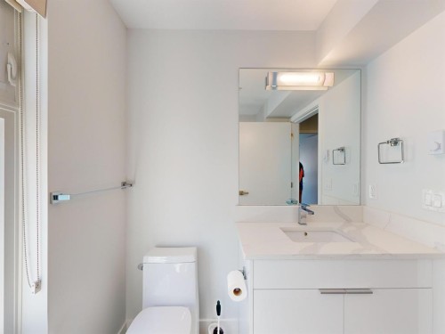 2731 Duke St, Vancouver, BC - Indoor Photo Showing Bathroom