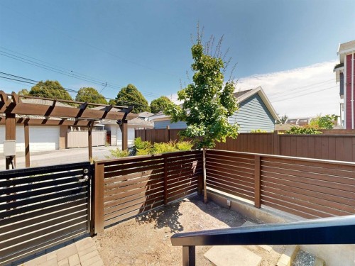 2731 Duke St, Vancouver, BC - Outdoor