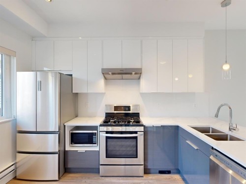 2731 Duke St, Vancouver, BC - Indoor Photo Showing Kitchen With Double Sink With Upgraded Kitchen