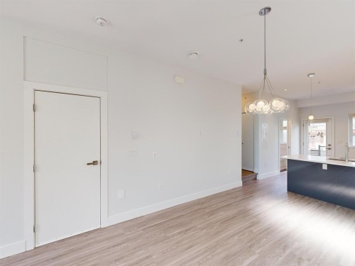 2731 Duke St, Vancouver, BC - Indoor Photo Showing Other Room