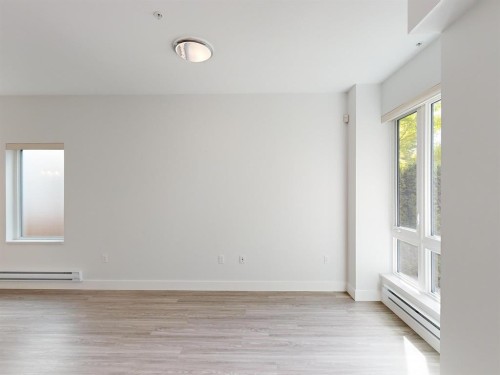 2731 Duke St, Vancouver, BC - Indoor Photo Showing Other Room