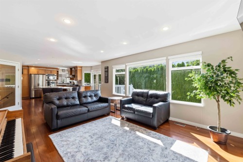 23500 109 Avenue, Maple Ridge, BC - Indoor Photo Showing Living Room