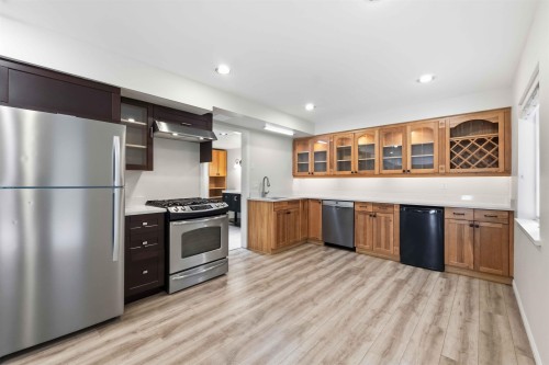 23500 109 Avenue, Maple Ridge, BC - Indoor Photo Showing Kitchen With Stainless Steel Kitchen