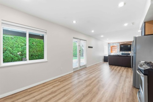 23500 109 Avenue, Maple Ridge, BC - Indoor Photo Showing Kitchen