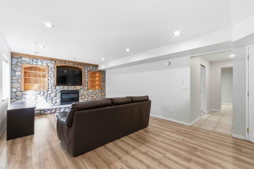23500 109 Avenue, Maple Ridge, BC - Indoor Photo Showing Living Room With Fireplace