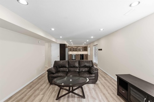 23500 109 Avenue, Maple Ridge, BC - Indoor Photo Showing Living Room