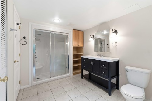 23500 109 Avenue, Maple Ridge, BC - Indoor Photo Showing Bathroom
