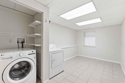 23500 109 Avenue, Maple Ridge, BC - Indoor Photo Showing Laundry Room