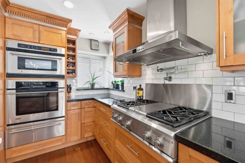 23500 109 Avenue, Maple Ridge, BC - Indoor Photo Showing Kitchen With Stainless Steel Kitchen With Upgraded Kitchen