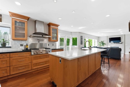 23500 109 Avenue, Maple Ridge, BC - Indoor Photo Showing Kitchen