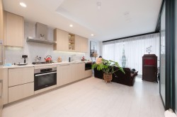 905-1768 Cook Street Vancouver, BC V5Y 0N3
