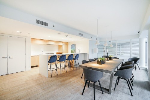 3601-657 Whiting Way, Coquitlam, BC - Indoor Photo Showing Dining Room