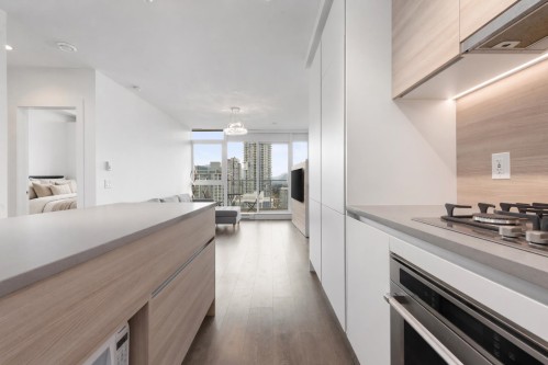 3601-657 Whiting Way, Coquitlam, BC - Indoor Photo Showing Kitchen