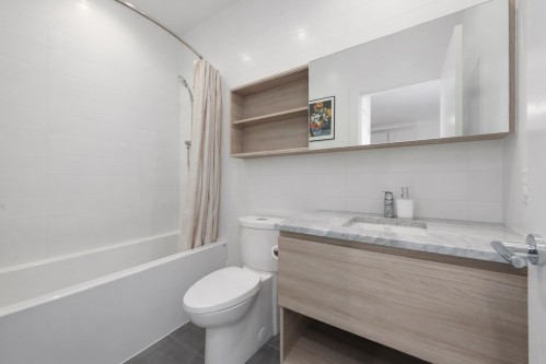 3601-657 Whiting Way, Coquitlam, BC - Indoor Photo Showing Bathroom