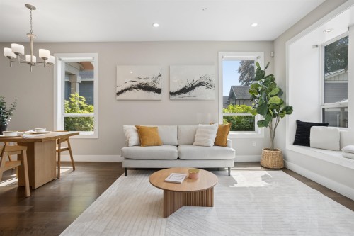 2020 Carson Court, North Vancouver, BC - Indoor Photo Showing Living Room