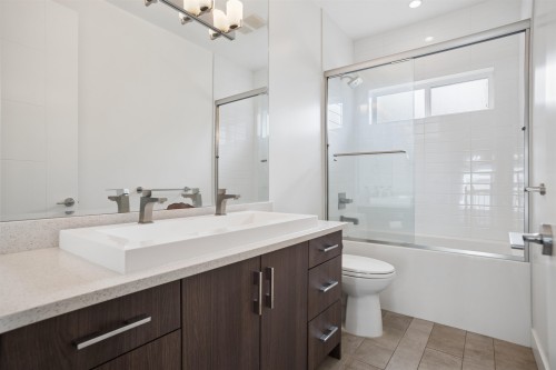 2020 Carson Court, North Vancouver, BC - Indoor Photo Showing Bathroom