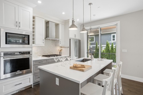 2020 Carson Court, North Vancouver, BC - Indoor Photo Showing Kitchen With Upgraded Kitchen