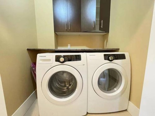 8555-No 2 Road, Richmond, BC - Indoor Photo Showing Laundry Room
