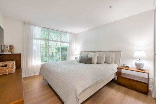 2-1071 Lynn Valley Road, North Vancouver, BC - Indoor Photo Showing Bedroom