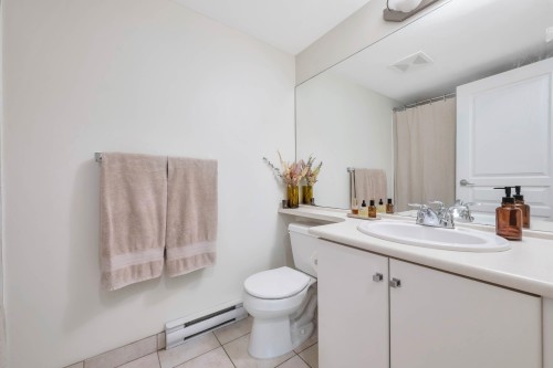 2-1071 Lynn Valley Road, North Vancouver, BC - Indoor Photo Showing Bathroom