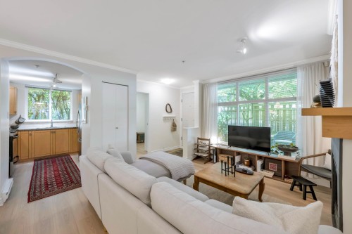 2-1071 Lynn Valley Road, North Vancouver, BC - Indoor Photo Showing Living Room