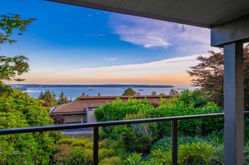18-2214 Folkstone Way  West Vancouver, BC V7S 2X7