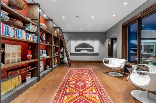 2870 Marine Drive Sw, Vancouver, BC - Indoor Photo Showing Other Room