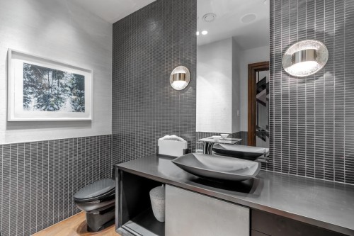 2870 Marine Drive Sw, Vancouver, BC - Indoor Photo Showing Bathroom