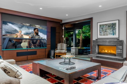 2870 Marine Drive Sw, Vancouver, BC - Indoor Photo Showing Living Room With Fireplace