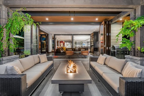 2870 Marine Drive Sw, Vancouver, BC - Indoor Photo Showing Living Room