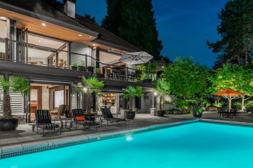 2870 Marine Drive Sw, Vancouver, BC - Outdoor With In Ground Pool