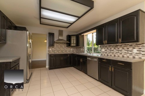 3015 Griffin Place, North Vancouver, BC - Indoor Photo Showing Kitchen