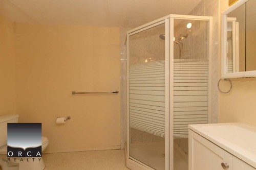 3015 Griffin Place, North Vancouver, BC - Indoor Photo Showing Bathroom