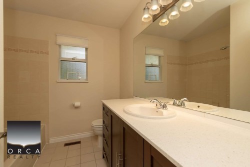 3015 Griffin Place, North Vancouver, BC - Indoor Photo Showing Bathroom