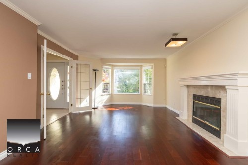 3015 Griffin Place, North Vancouver, BC - Indoor Photo Showing Living Room With Fireplace
