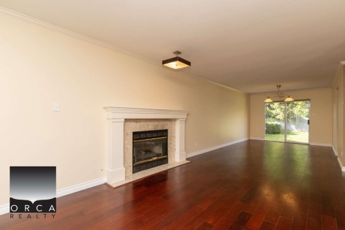 3015 Griffin Place, North Vancouver, BC - Indoor Photo Showing Living Room With Fireplace