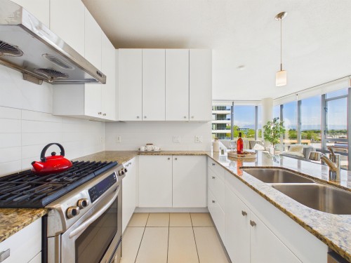 708-7360 Elmbridge Way, Richmond, BC - Indoor Photo Showing Kitchen With Double Sink