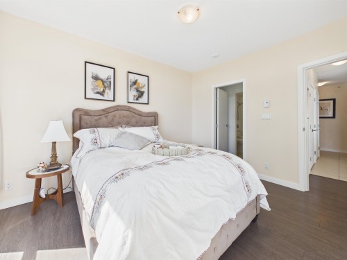 708-7360 Elmbridge Way, Richmond, BC - Indoor Photo Showing Bedroom