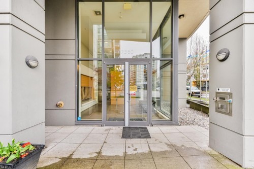 708-7360 Elmbridge Way, Richmond, BC -  With Exterior