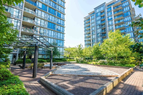 708-7360 Elmbridge Way, Richmond, BC - Outdoor With Facade