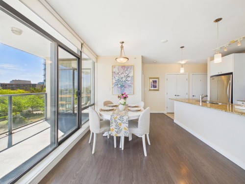 708-7360 Elmbridge Way, Richmond, BC - Indoor Photo Showing Dining Room