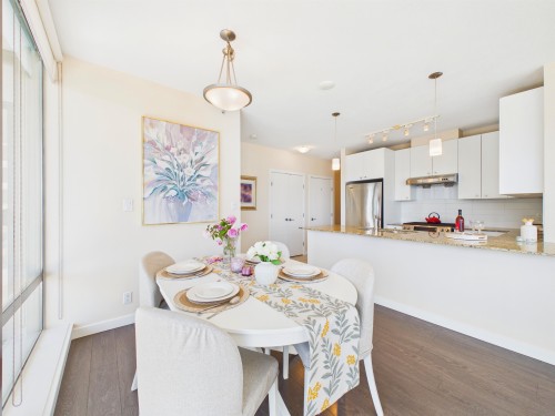 708-7360 Elmbridge Way, Richmond, BC - Indoor Photo Showing Dining Room