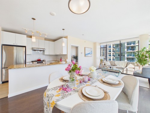 708-7360 Elmbridge Way, Richmond, BC - Indoor Photo Showing Dining Room