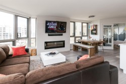 303-1625 Hornby Street  Vancouver, BC V6Z 2M2