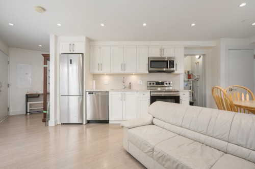 7380 Ashburn Street, Vancouver, BC - Indoor Photo Showing Kitchen With Upgraded Kitchen