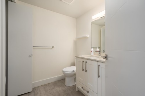 7380 Ashburn Street, Vancouver, BC - Indoor Photo Showing Bathroom